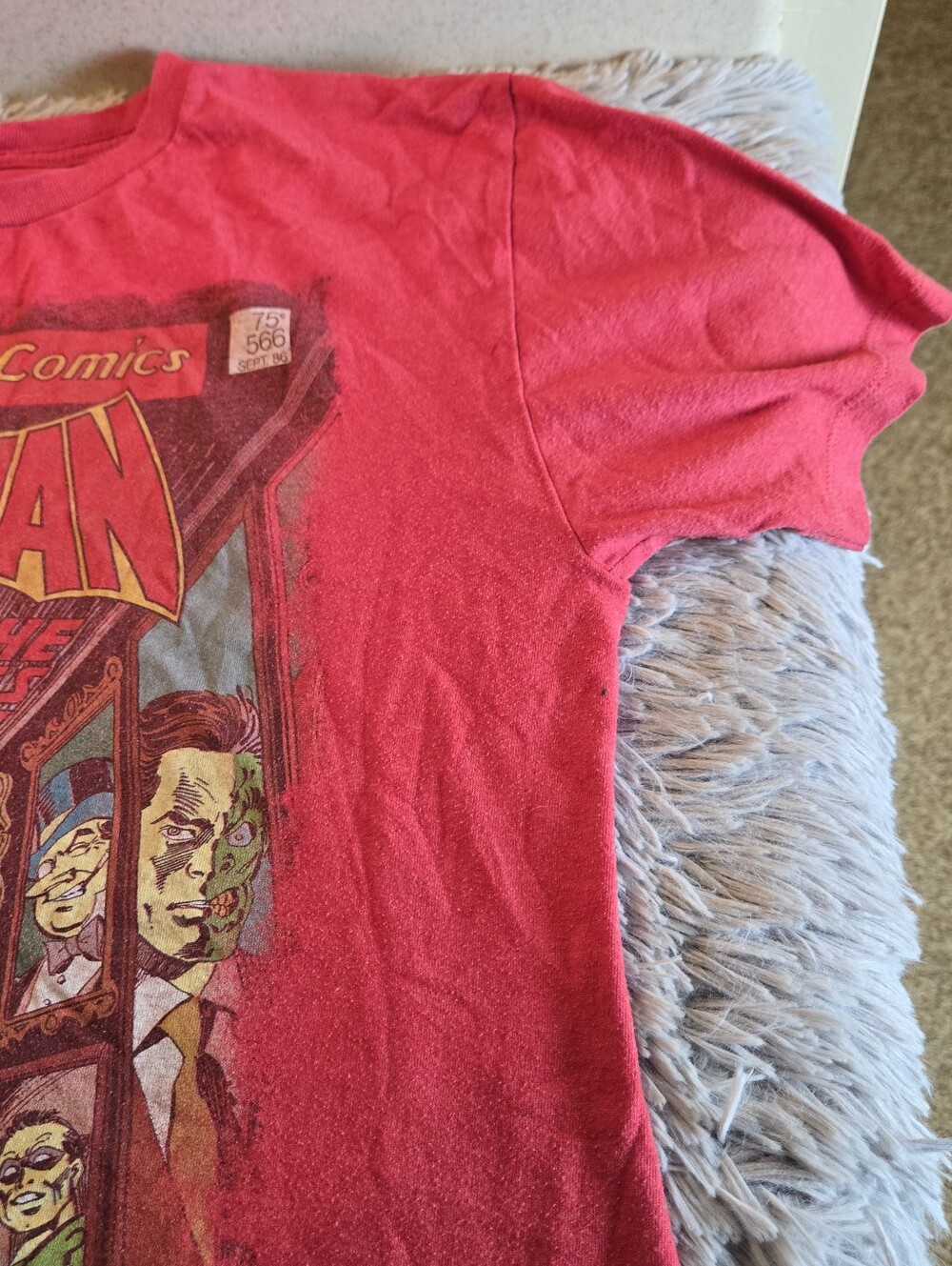 DC Comics Batman Detective Comics Graphic Tee - Red Size Large - Picture 8 of 12